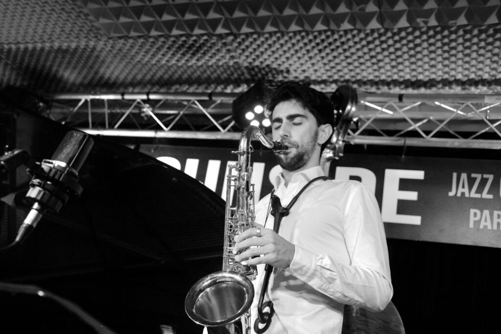 Oscar Bineau onstage